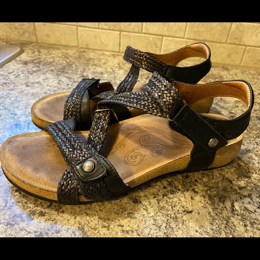 Taos Womens Trulie Ankle Strap Wedge Sandals Comfort shoes sz 40 US 9-9.5